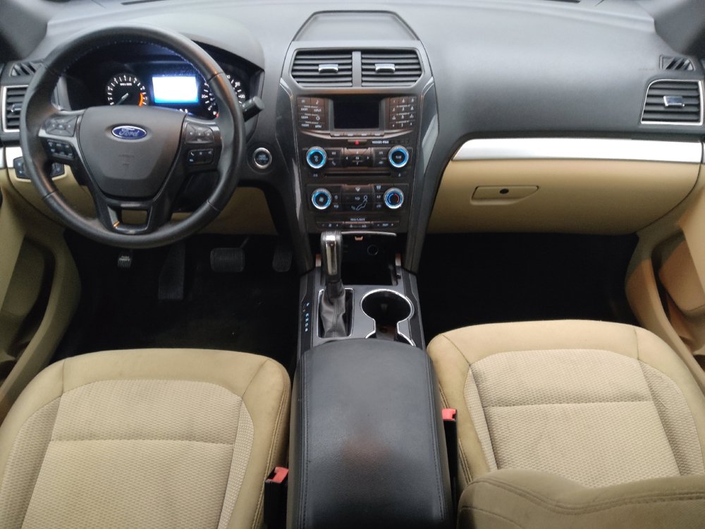 Used 2017 Ford Explorer XLT image 22