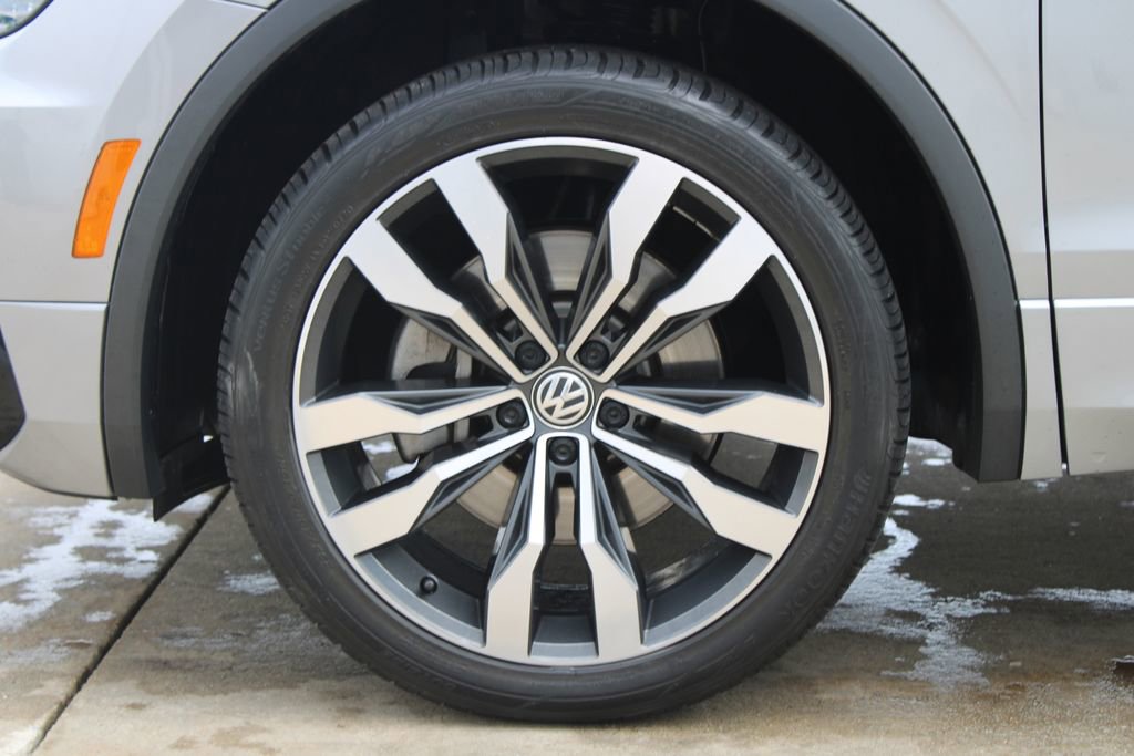 Certified 2020 Volkswagen Tiguan SEL Premium R-Line image 33