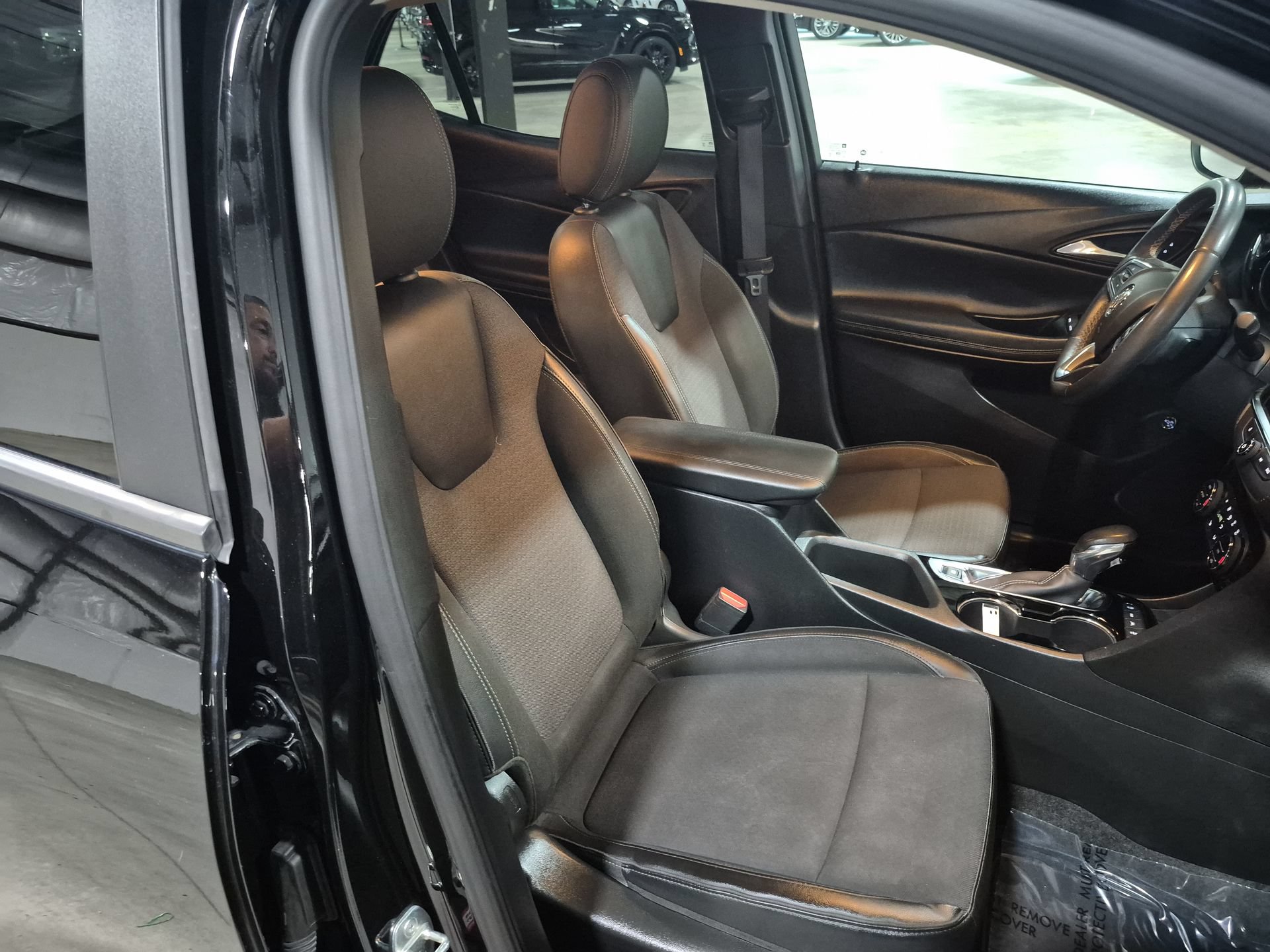 Used 2021 Buick Encore GX Select w/ Advanced Technology Package AWD/4WD image 28