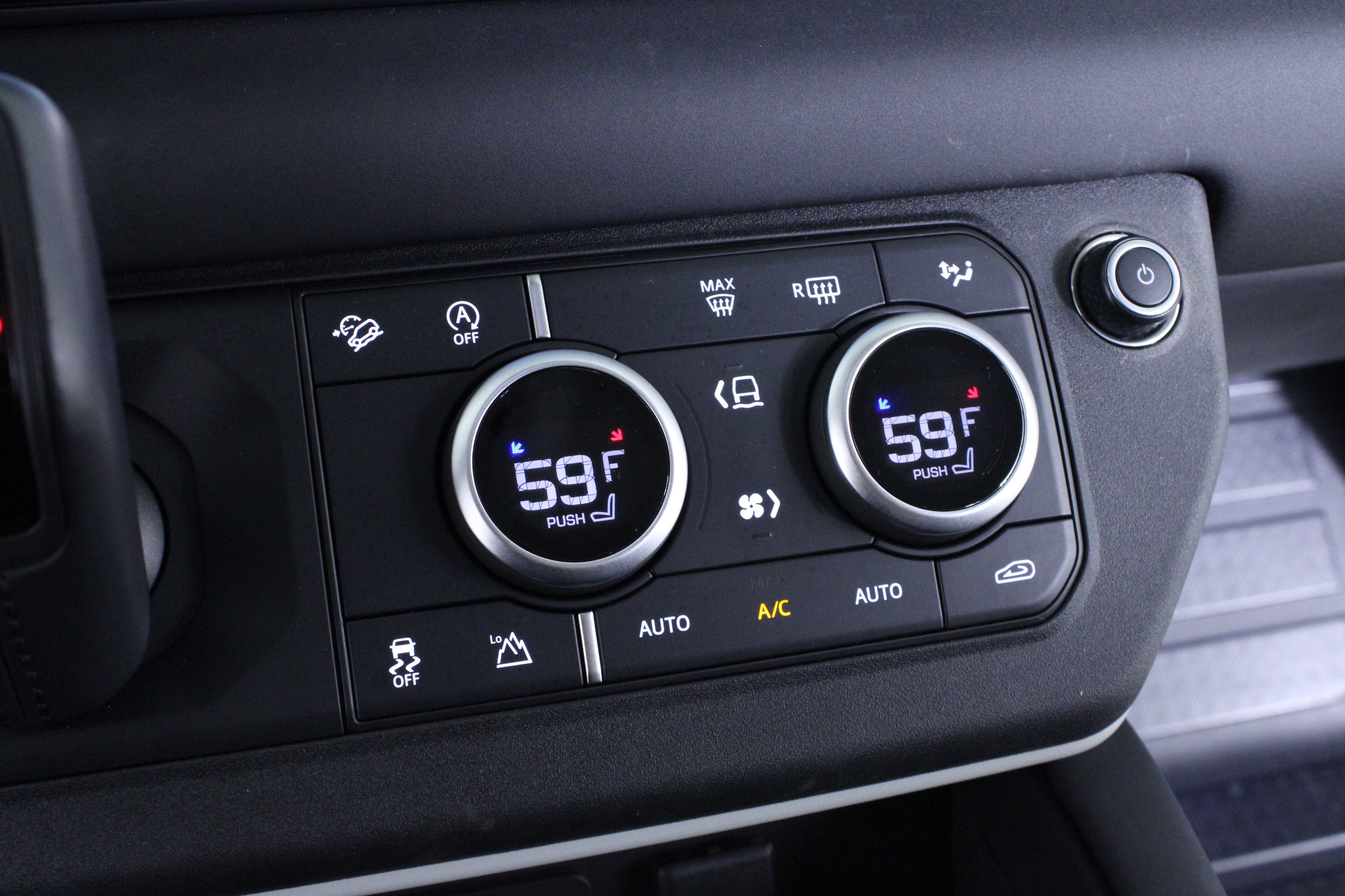 Used 2024 Land Rover Defender 110 S image 28