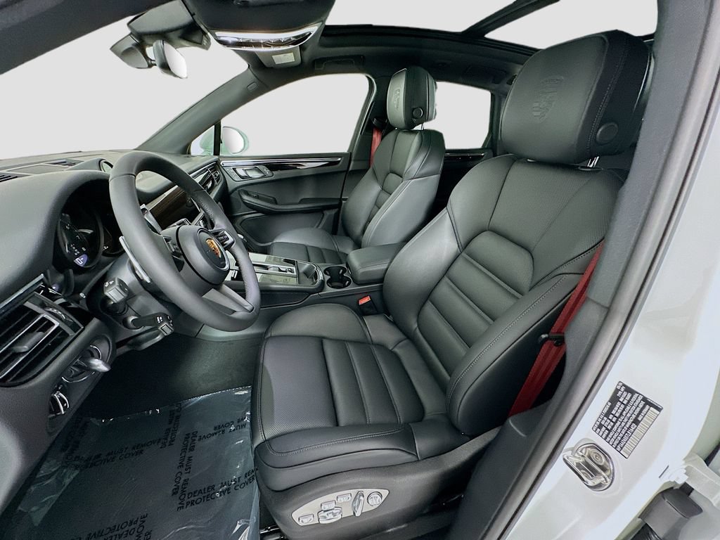 New 2026 Porsche Macan AWD/4WD image 5