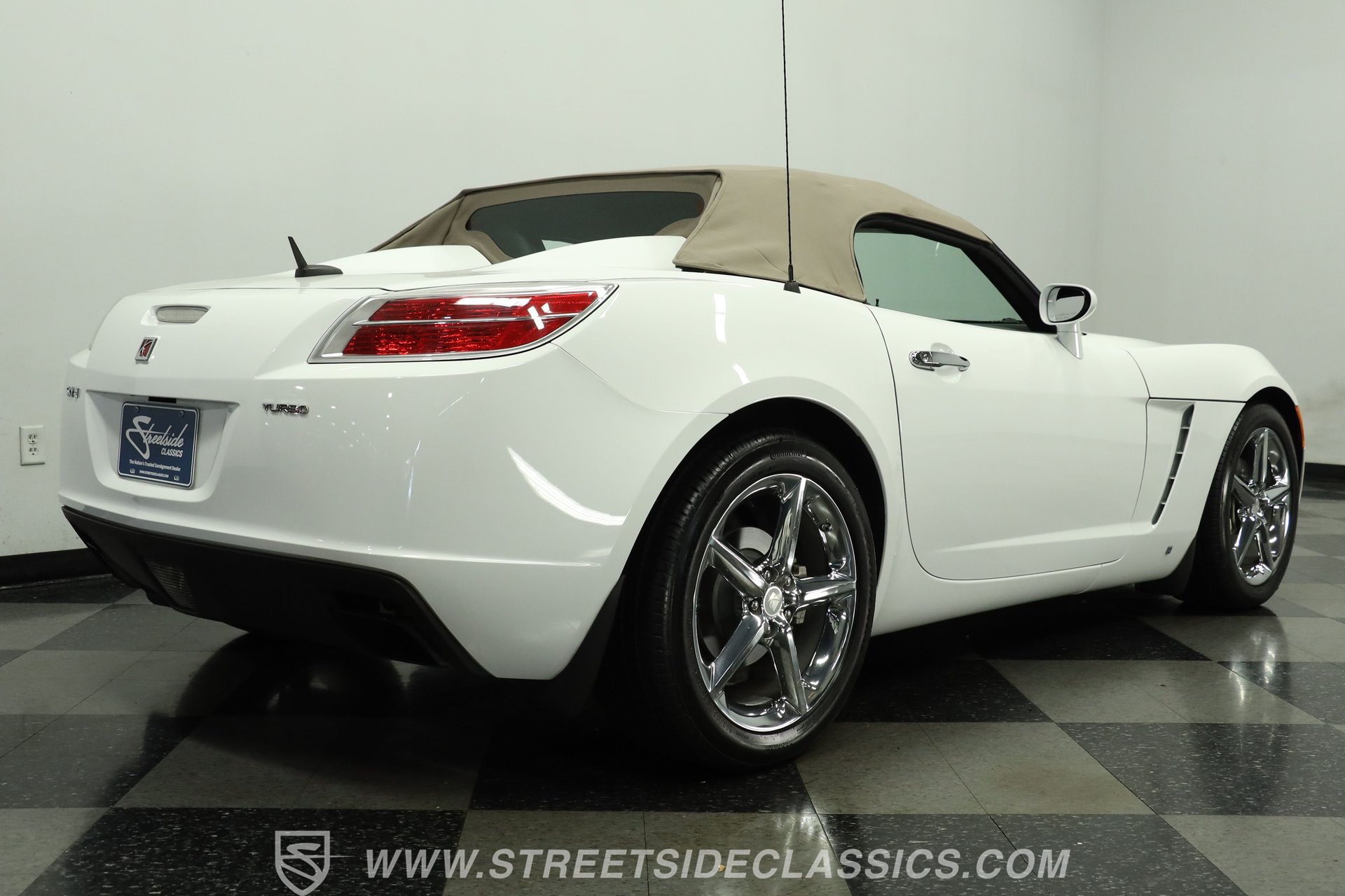 Used 2009 Saturn Sky Red Line RWD image 26