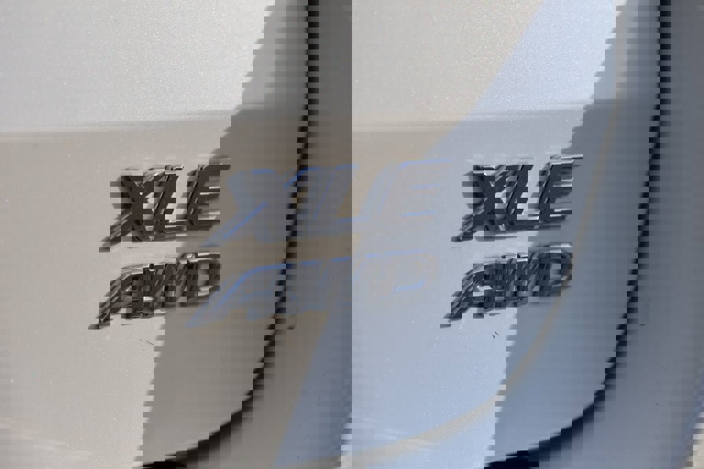 Used 2018 Toyota Sienna XLE image 9