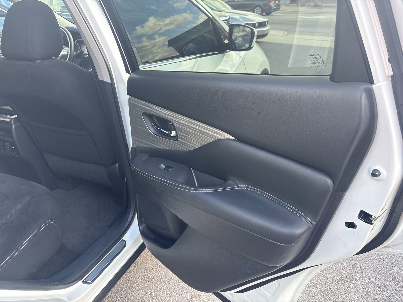 Used 2016 Nissan Murano SV image 16