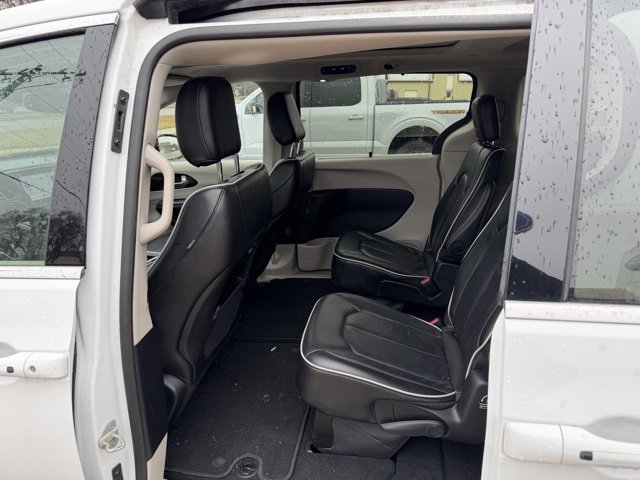 Used 2024 Chrysler Pacifica Limited image 14