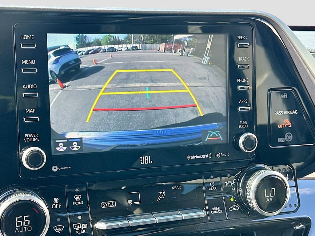 Used 2020 Toyota Highlander Limited image 11