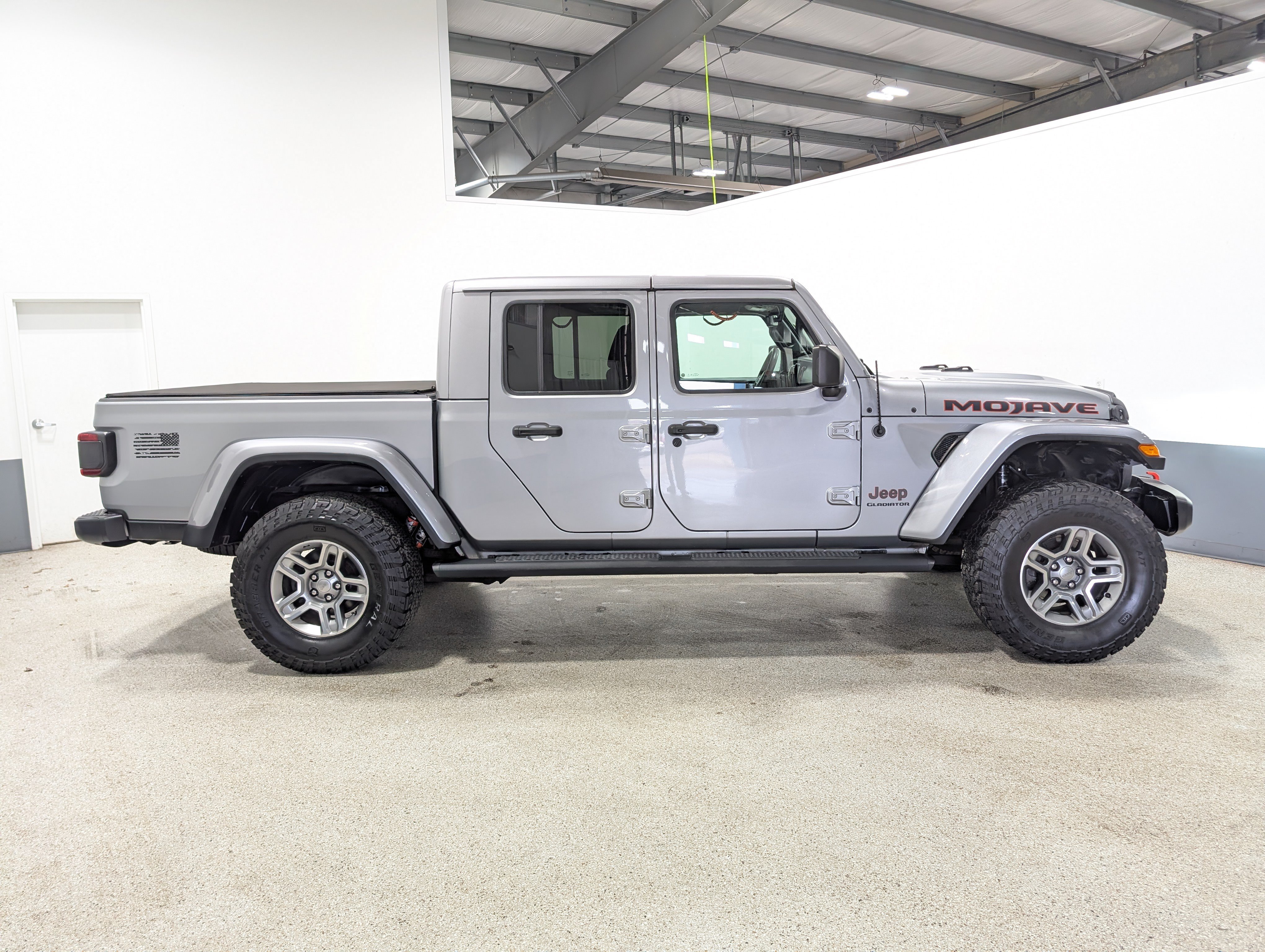 Used 2021 Jeep Gladiator Mojave AWD/4WD image 2