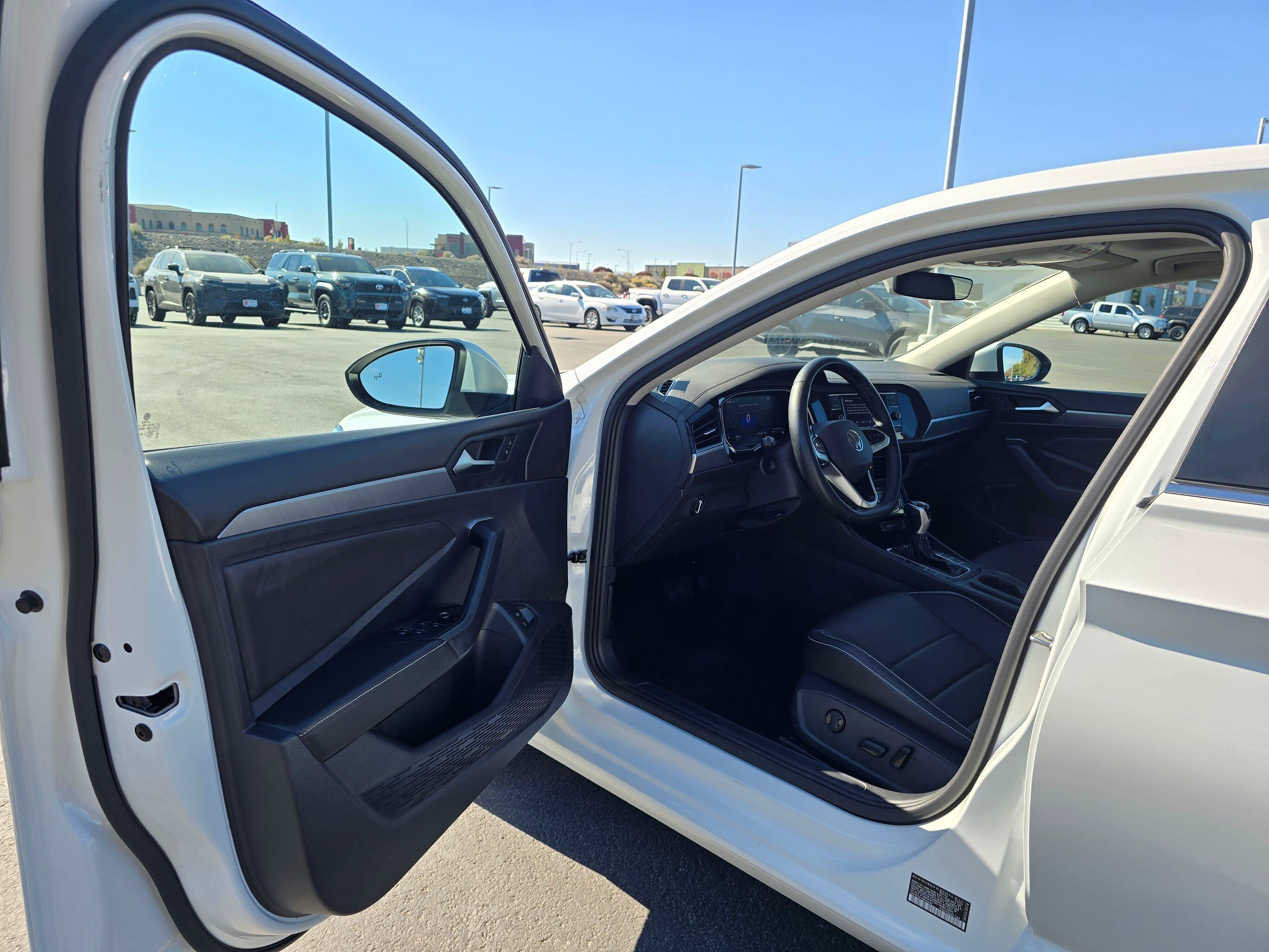 Used 2024 Volkswagen Jetta SE w/ Panoramic Sunroof Package FWD image 17