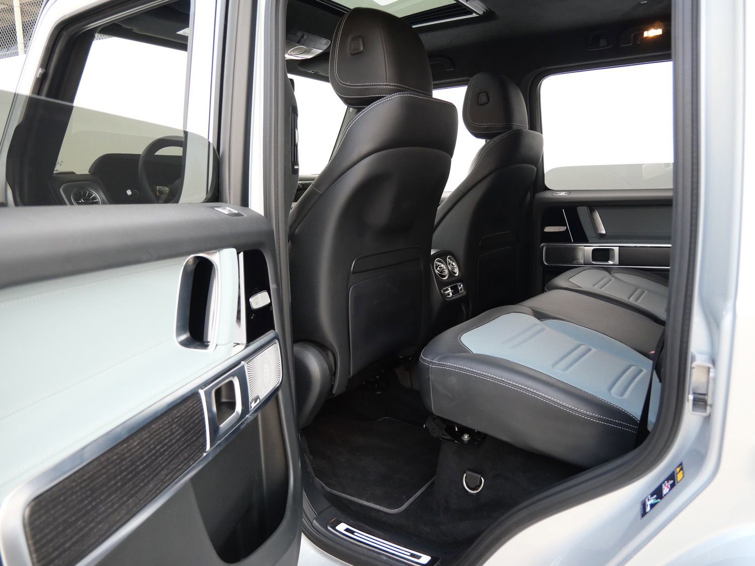 Used 2025 Mercedes-Benz G 550 image 16