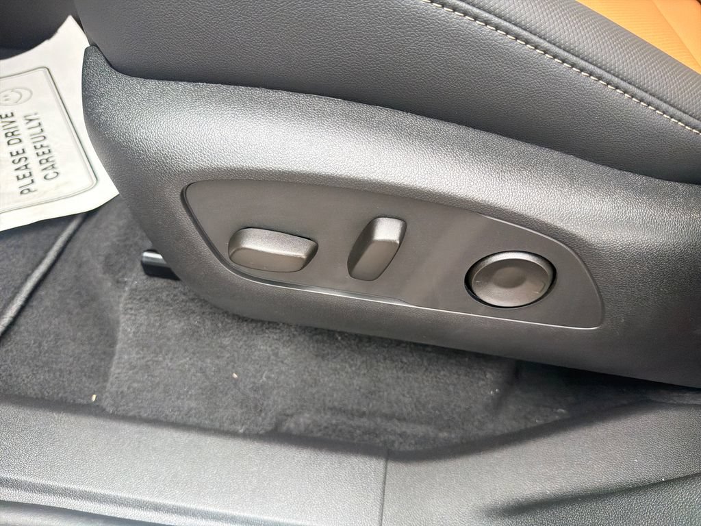 New 2027 Chevrolet Traverse Z71 w/ LPO, Floor Liner Package AWD/4WD image 14