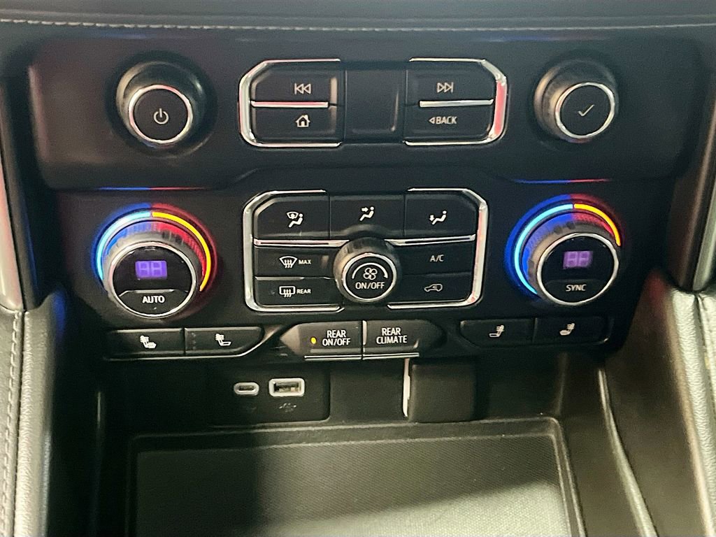 Used 2022 Chevrolet Suburban LT image 16