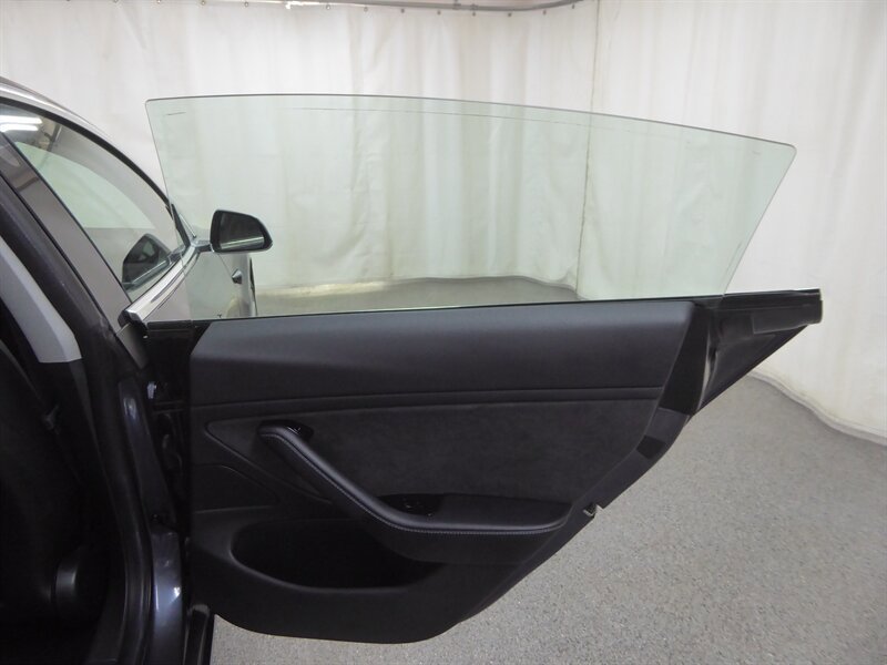Used 2018 Tesla Model 3 Long Range RWD image 30