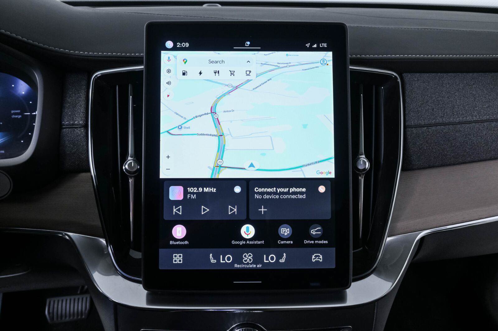 Certified 2025 Volvo XC90 T8 Core AWD/4WD image 14