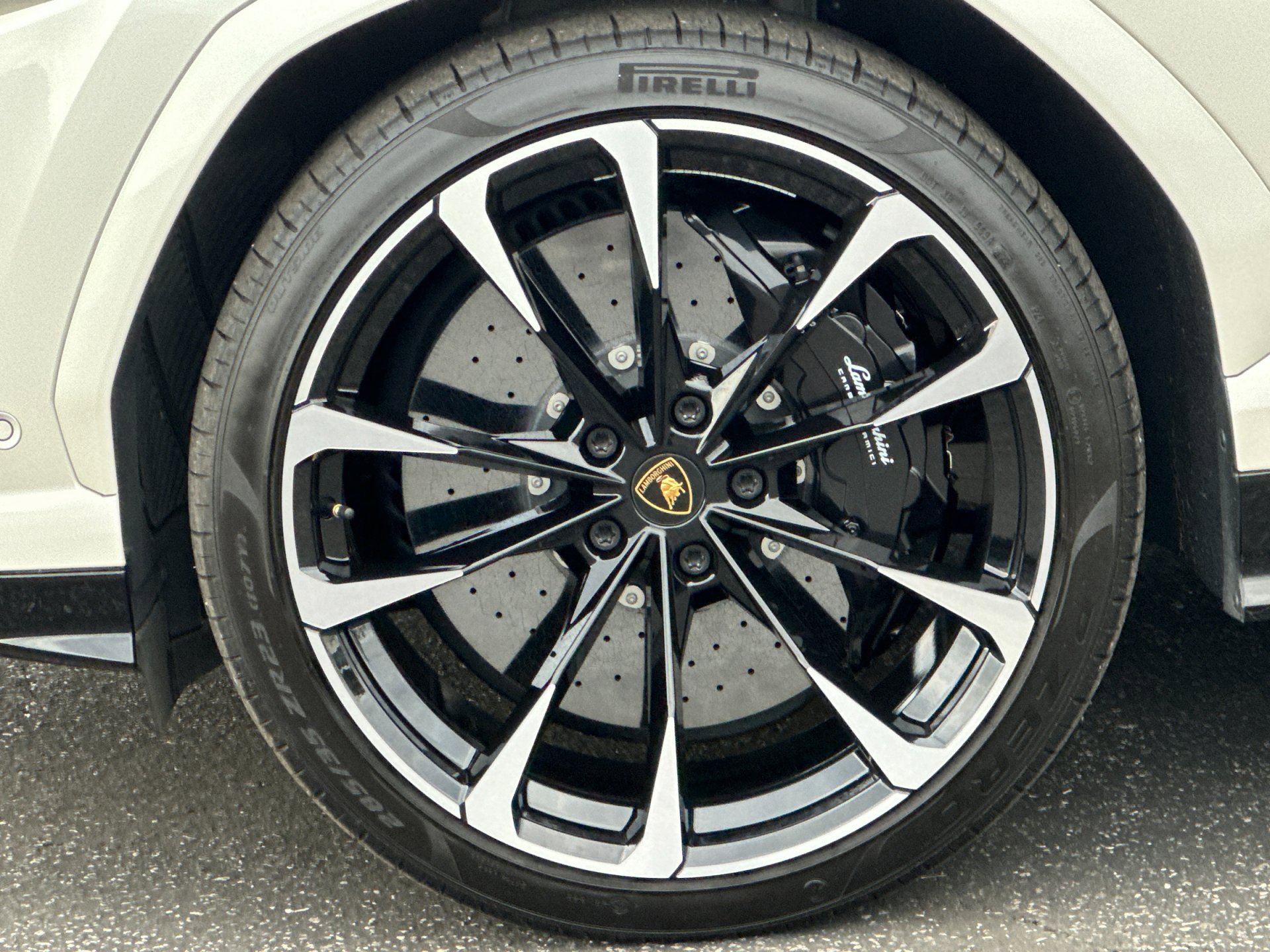 Used 2022 Lamborghini Urus image 9