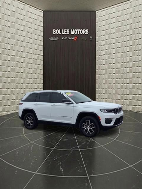 Certified 2023 Jeep Grand Cherokee Limited AWD/4WD image 2