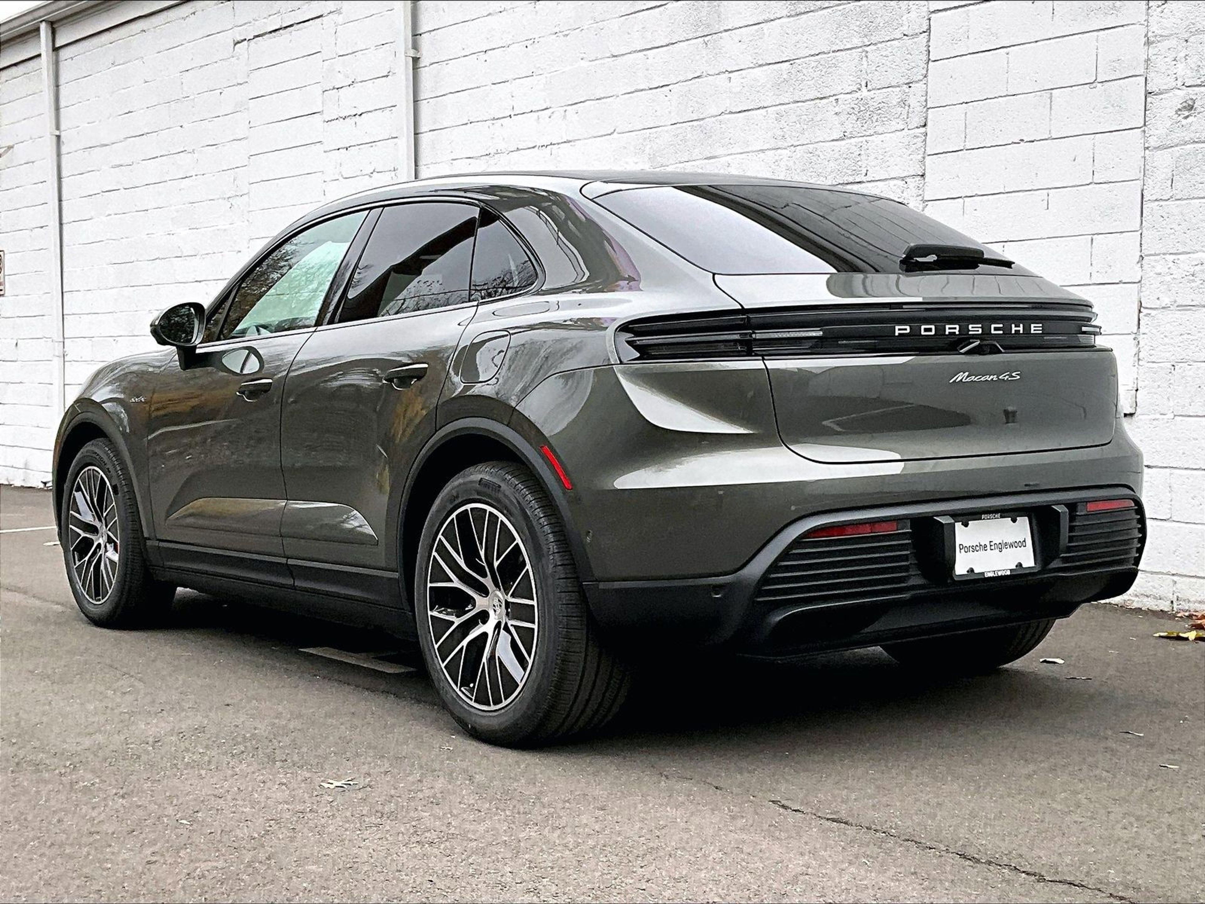 New 2025 Porsche Macan 4S Electric image 3