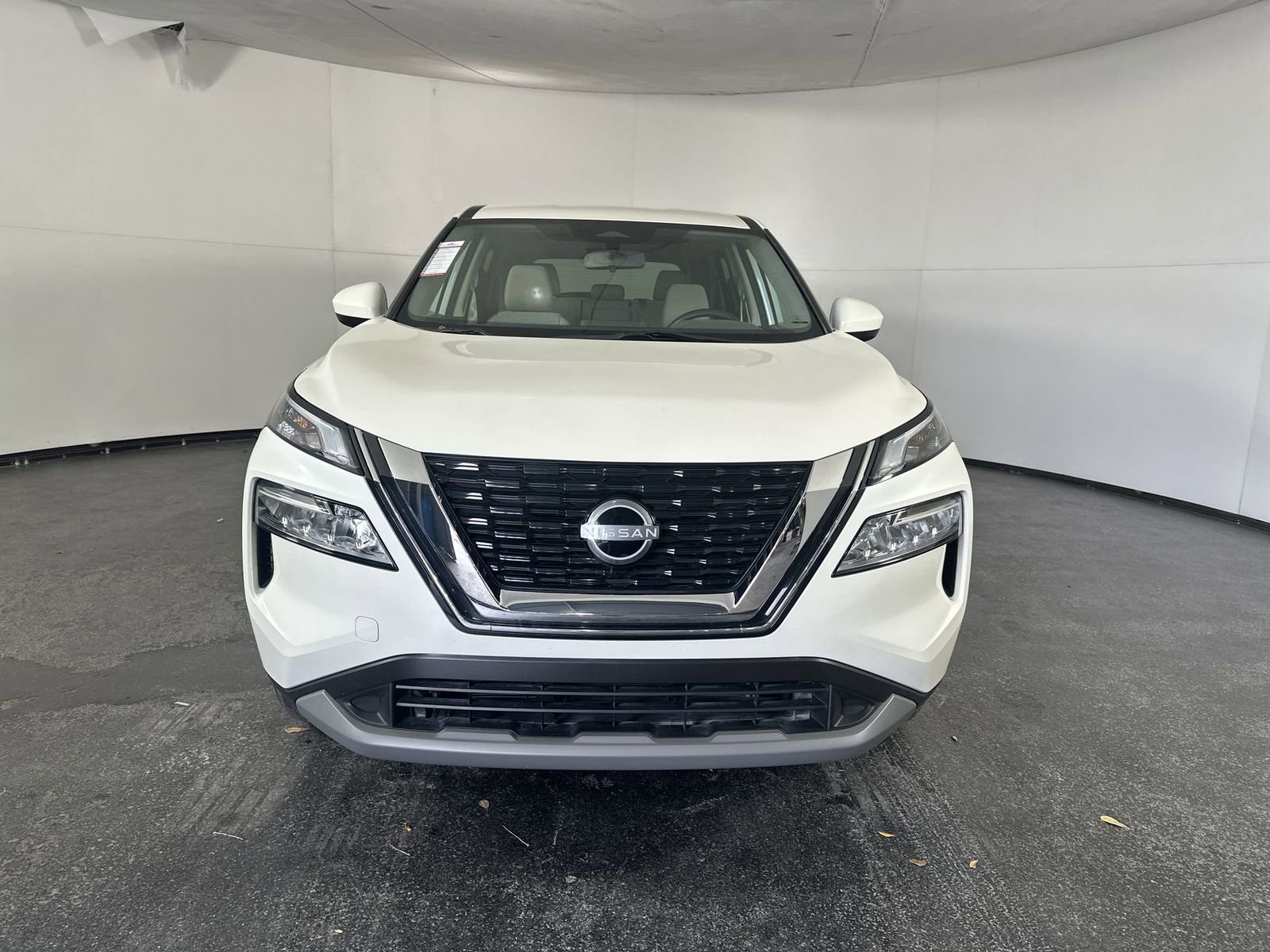 Used 2023 Nissan Rogue SV image 4