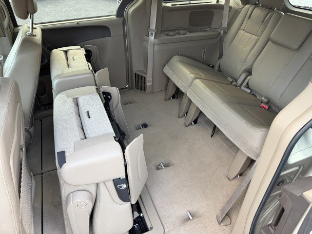 Used 2012 Chrysler Town & Country Touring-L w/ Entertainment Group #2 FWD image 12