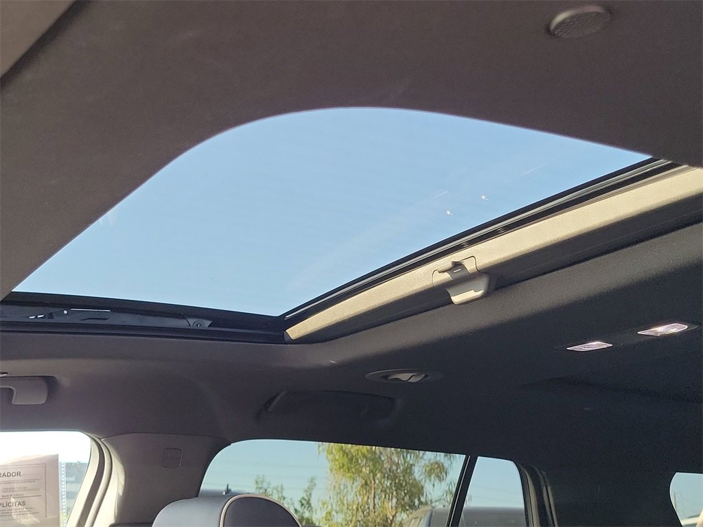 Used 2023 Chevrolet Traverse Premier w/ Redline Edition image 19