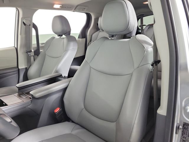 Used 2024 Toyota Sienna XLE FWD image 19