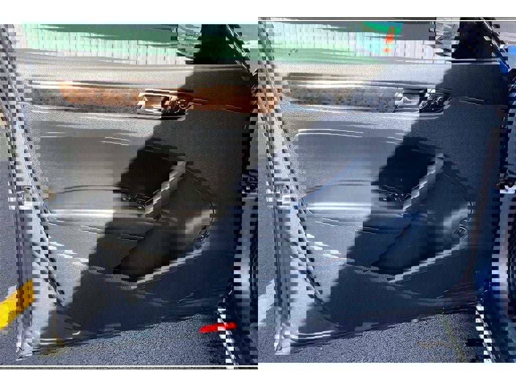 Used 2014 Volkswagen Passat TDI SEL Premium image 25