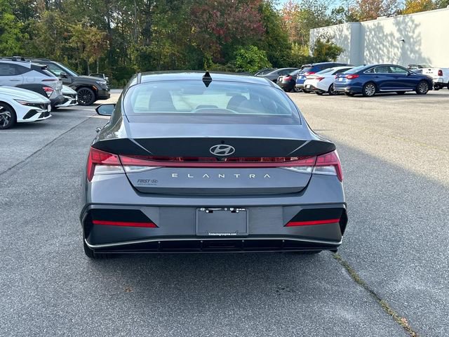 Used 2025 Hyundai Elantra SEL image 4