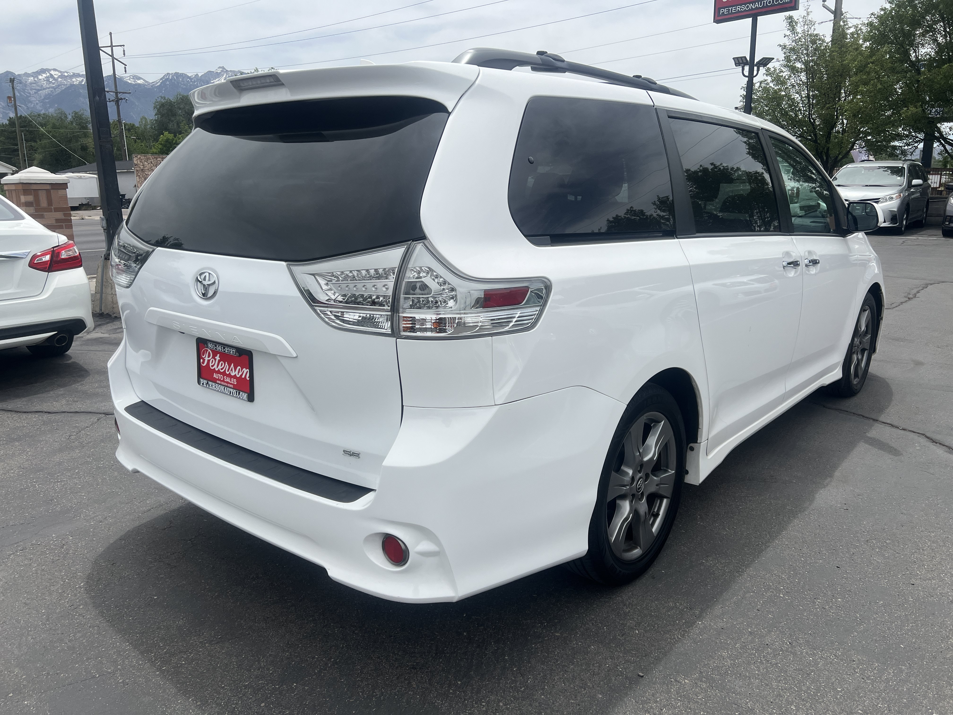 Used 2019 Toyota Sienna SE w/ Carpet Mat Package FWD image 7