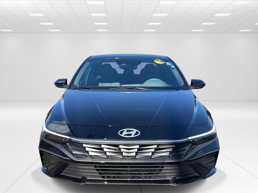 New 2025 Hyundai Elantra SE FWD image 2