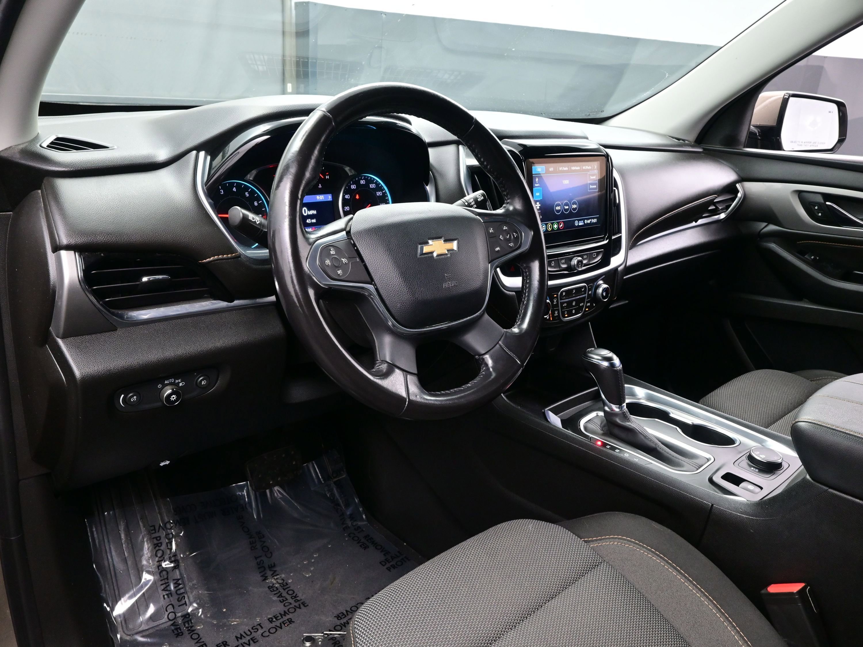 Used 2020 Chevrolet Traverse LT image 14