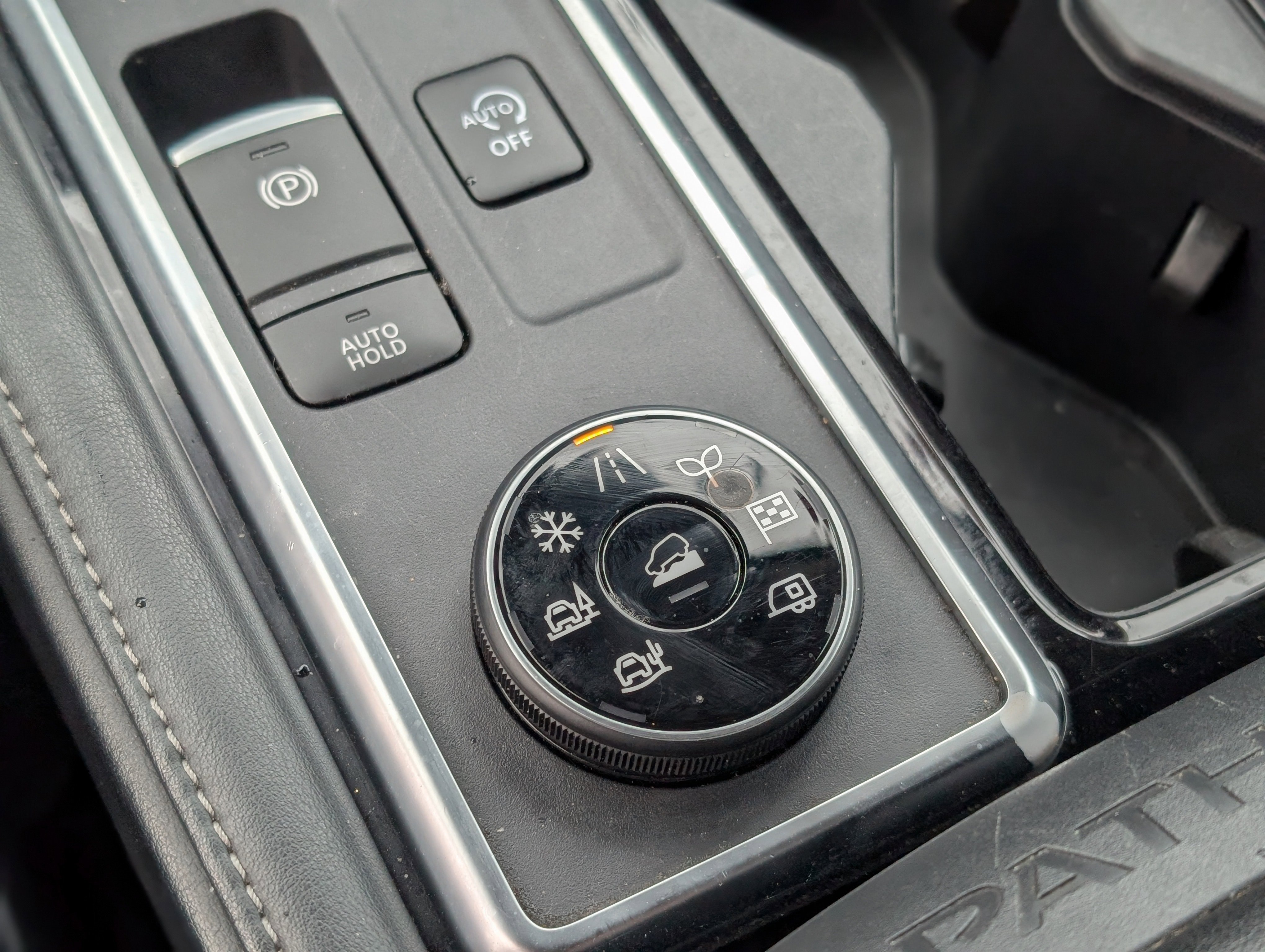 Used 2022 Nissan Pathfinder SL image 25