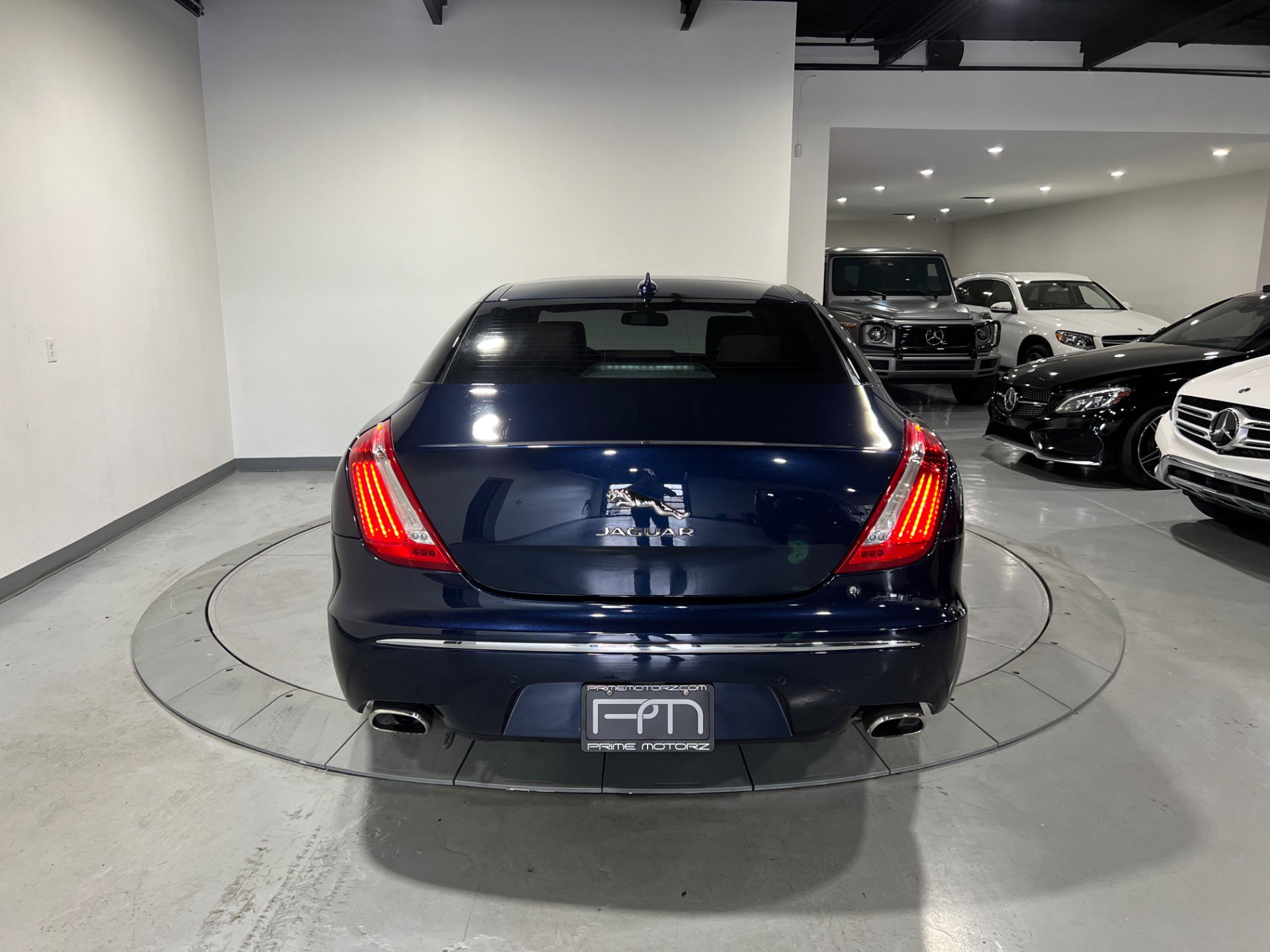 Used 2015 Jaguar XJ L Portfolio RWD image 15