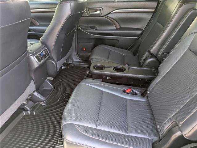 Used 2015 Toyota Highlander Limited AWD/4WD image 18