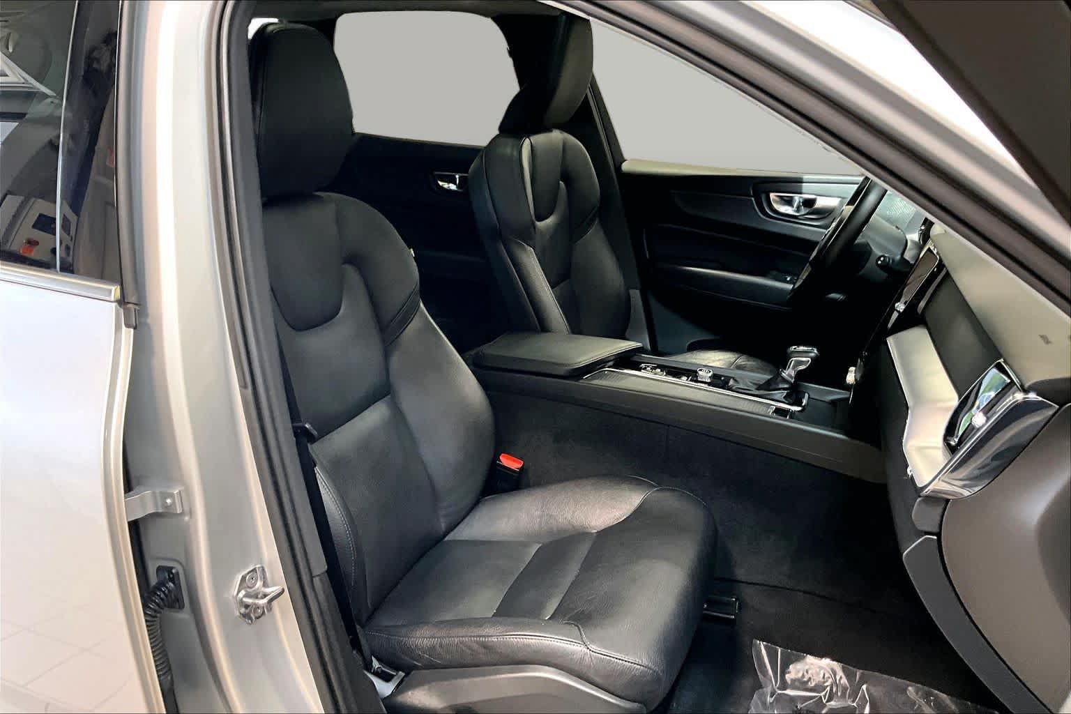 Used 2019 Volvo XC60 T6 Momentum w/ Advanced Package AWD/4WD image 8