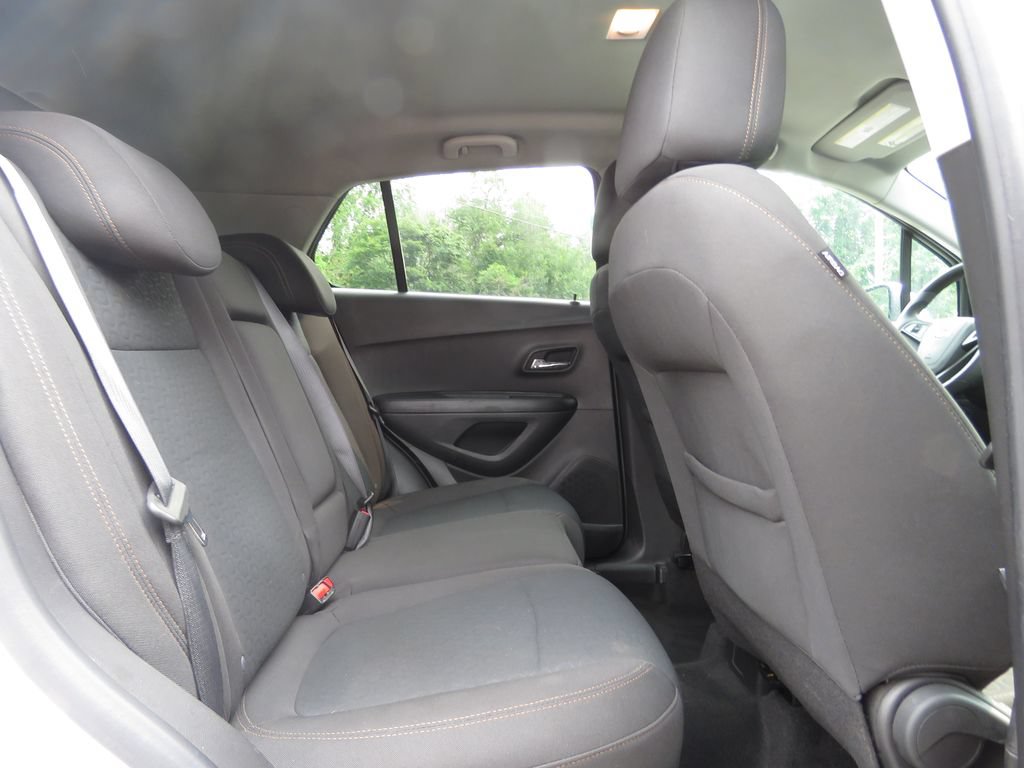 Used 2022 Chevrolet Trax LS w/ Tint and Cruise Package AWD/4WD image 16