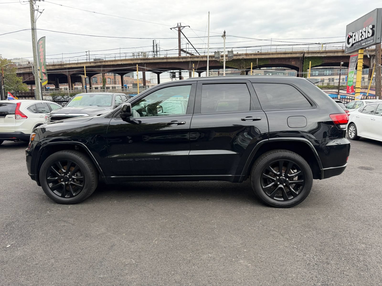 Used 2019 Jeep Grand Cherokee Altitude AWD/4WD image 5