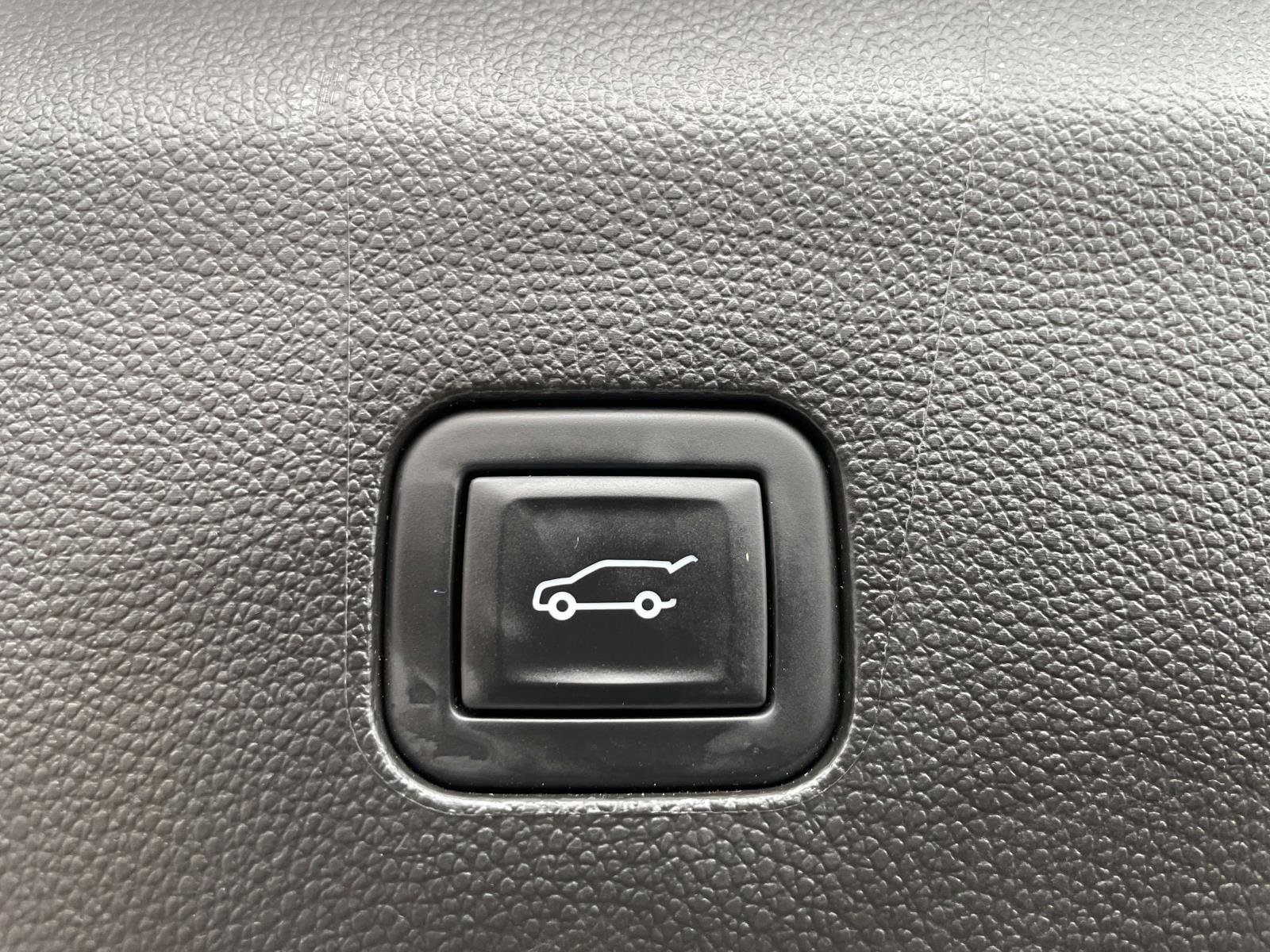Certified 2023 Buick Enclave Essence w/ Experience Buick Package AWD/4WD image 20