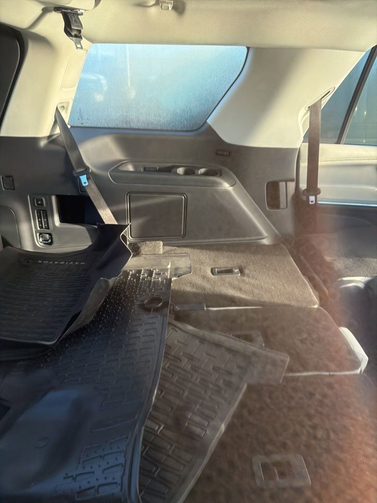 Used 2025 Lincoln Navigator Reserve image 9