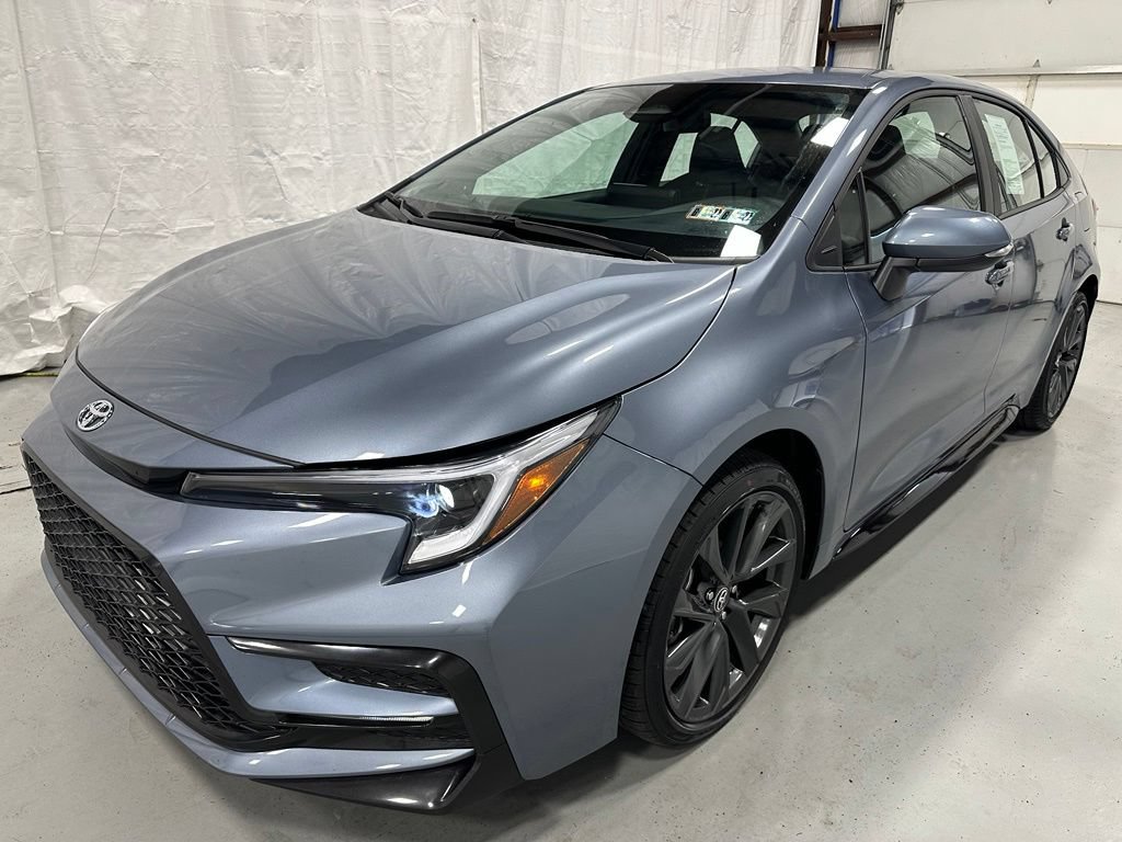 Used 2026 Toyota Corolla SE FWD image 3