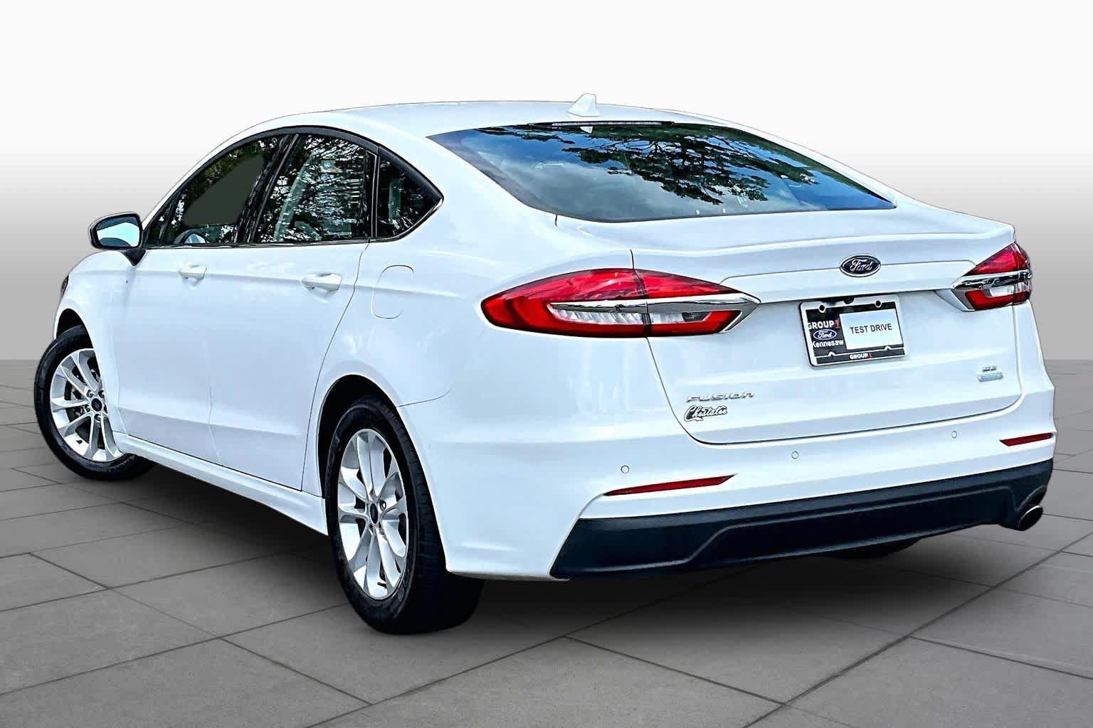 Used 2020 Ford Fusion SE FWD image 12