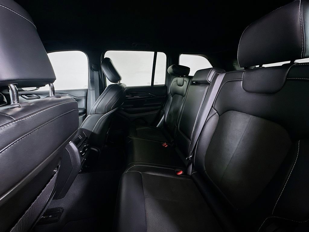 Used 2023 Jeep Grand Cherokee Altitude image 14