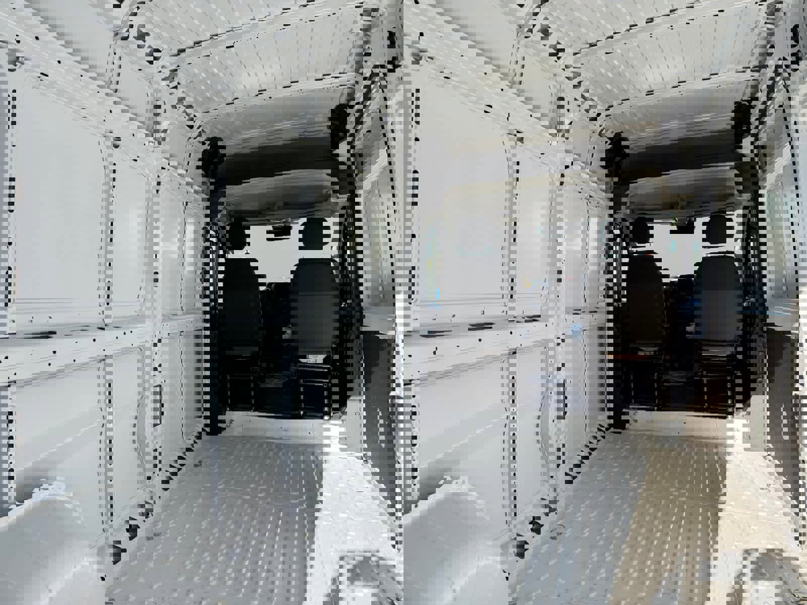 Used 2025 RAM ProMaster 2500 w/ Storage Group image 14