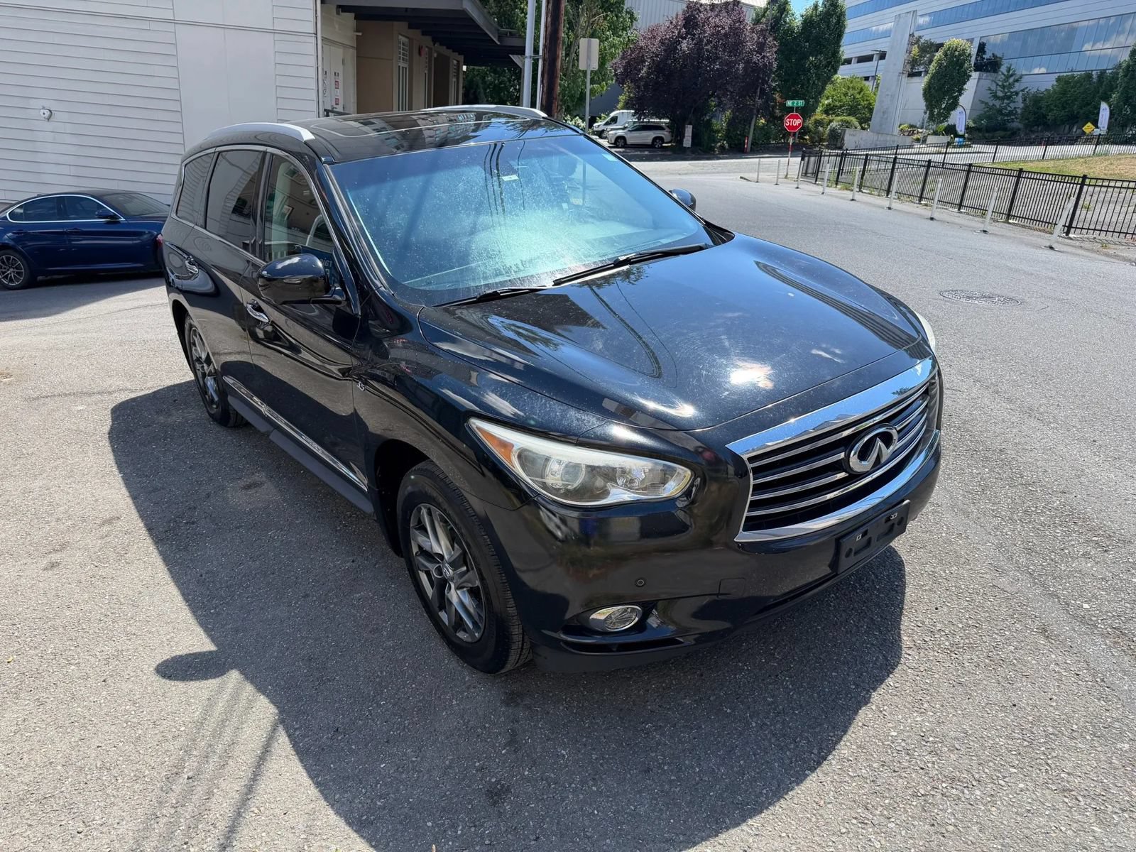 Used 2015 INFINITI QX60 Luxe w/ Premium Plus Package AWD/4WD image 4