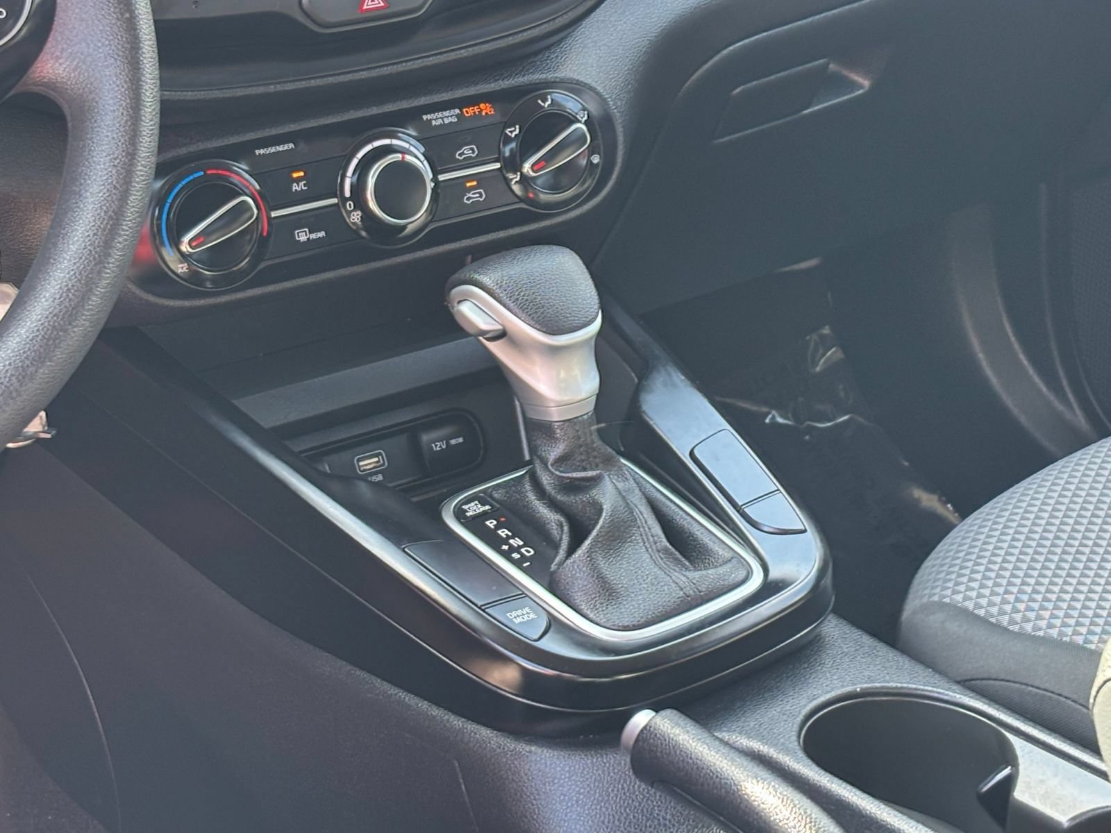 Used 2025 Kia Soul LX w/ LX Technology Package FWD image 36