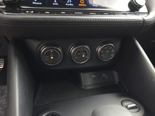 Used 2024 Nissan Z Performance w/ Heritage Edition RWD image 24
