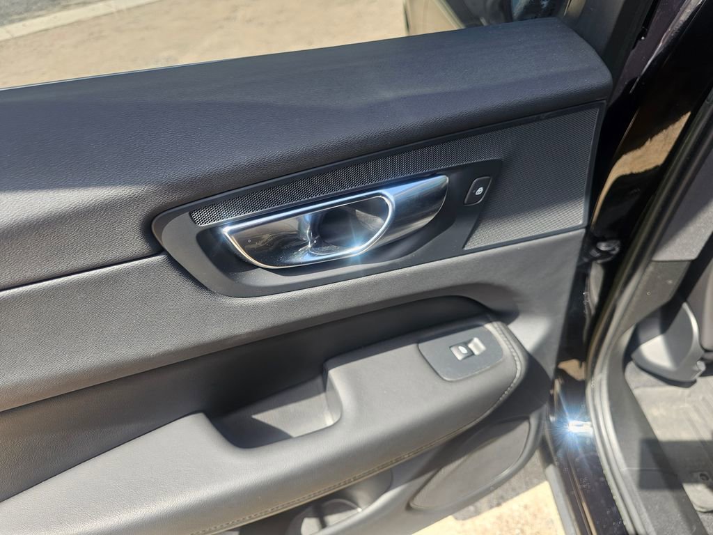 Certified 2023 Volvo XC60 B5 Plus image 16