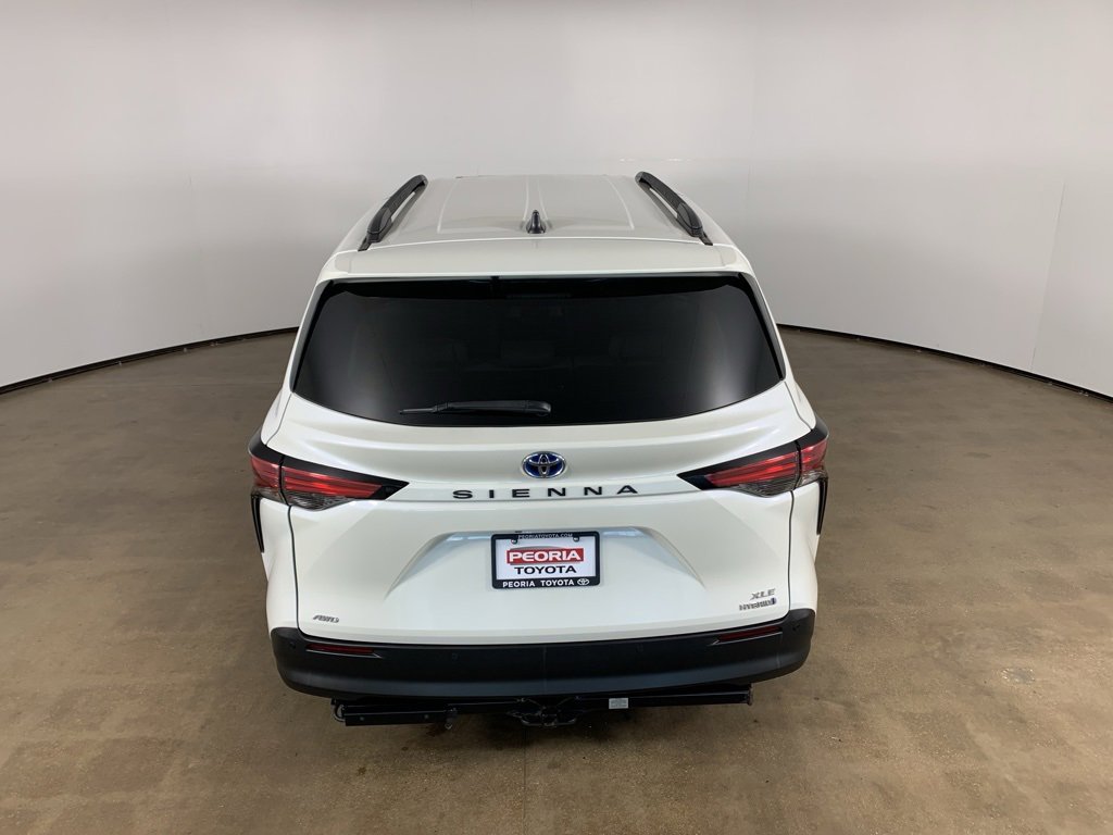 Used 2021 Toyota Sienna XLE w/ XLE Plus Package image 11
