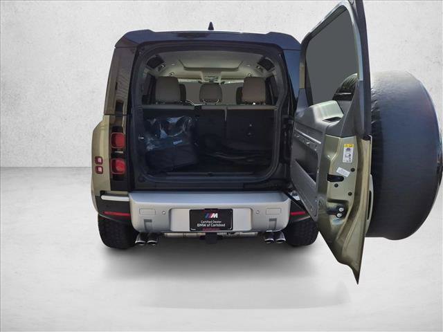 Used 2024 Land Rover Defender 110 SE AWD/4WD image 6