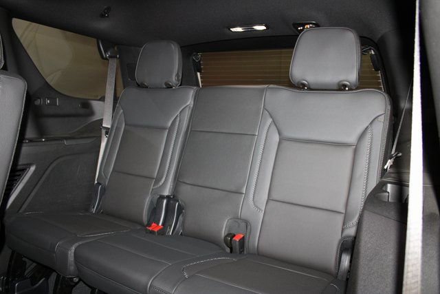 Used 2025 GMC Yukon Denali w/ Advanced Technology Package image 12