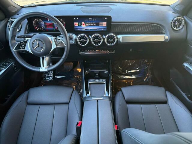 Used 2025 Mercedes-Benz GLB 250 image 17