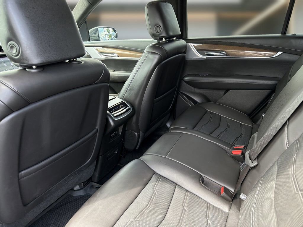 Certified 2025 Cadillac XT6 Sport w/ Platinum Package AWD/4WD image 14
